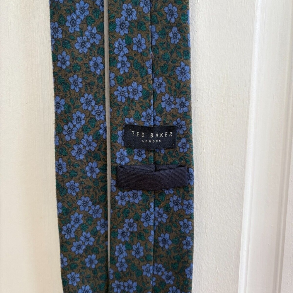 Ted Baker - Mens Necktie - Sophisticated Flower Pattern - Blue/Green - Modern 2